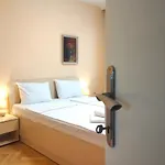 Vintage For 4 Guests & Private Parking *