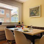 Vintage For 4 Guests & Private Parking Lejlighed