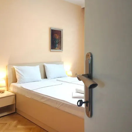 Vintage For 4 Guests & Private Parking *