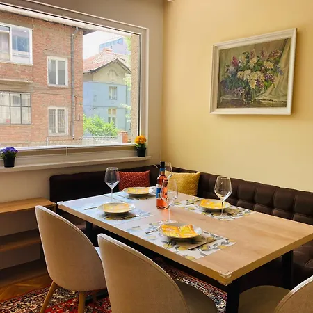 Vintage For 4 Guests & Private Parking Plovdiv