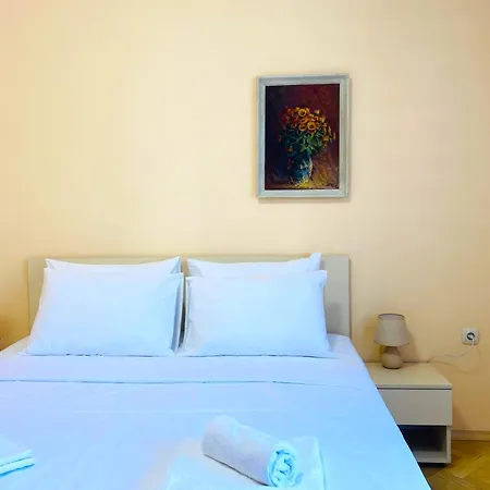 Vintage For 4 Guests & Private Parking 아파트