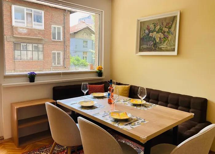 Vintage For 4 Guests & Private Parking Plovdiv