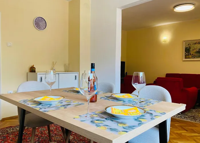 Lejlighed Vintage For 4 Guests & Private Parking *