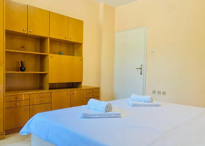 Vintage For 4 Guests & Private Parking Lejlighed